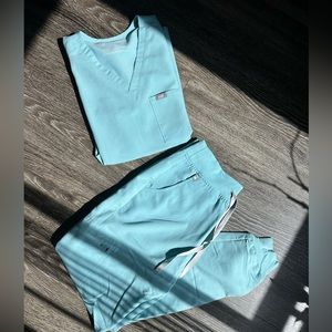 Figs Seaglass Catarina Scrub Top and Zamora High Waisted Scrub Joggers